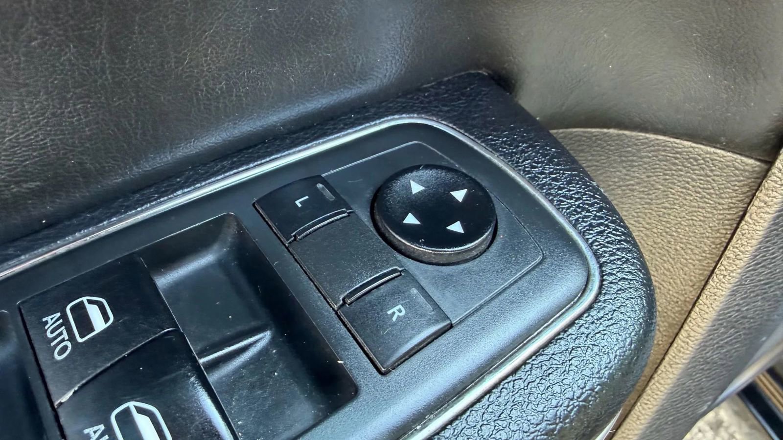 Used 2021 Chrysler 300 S image 24