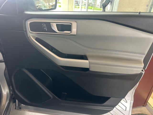 Used 2022 Ford Explorer XLT w/ Equipment Group 202A image 29