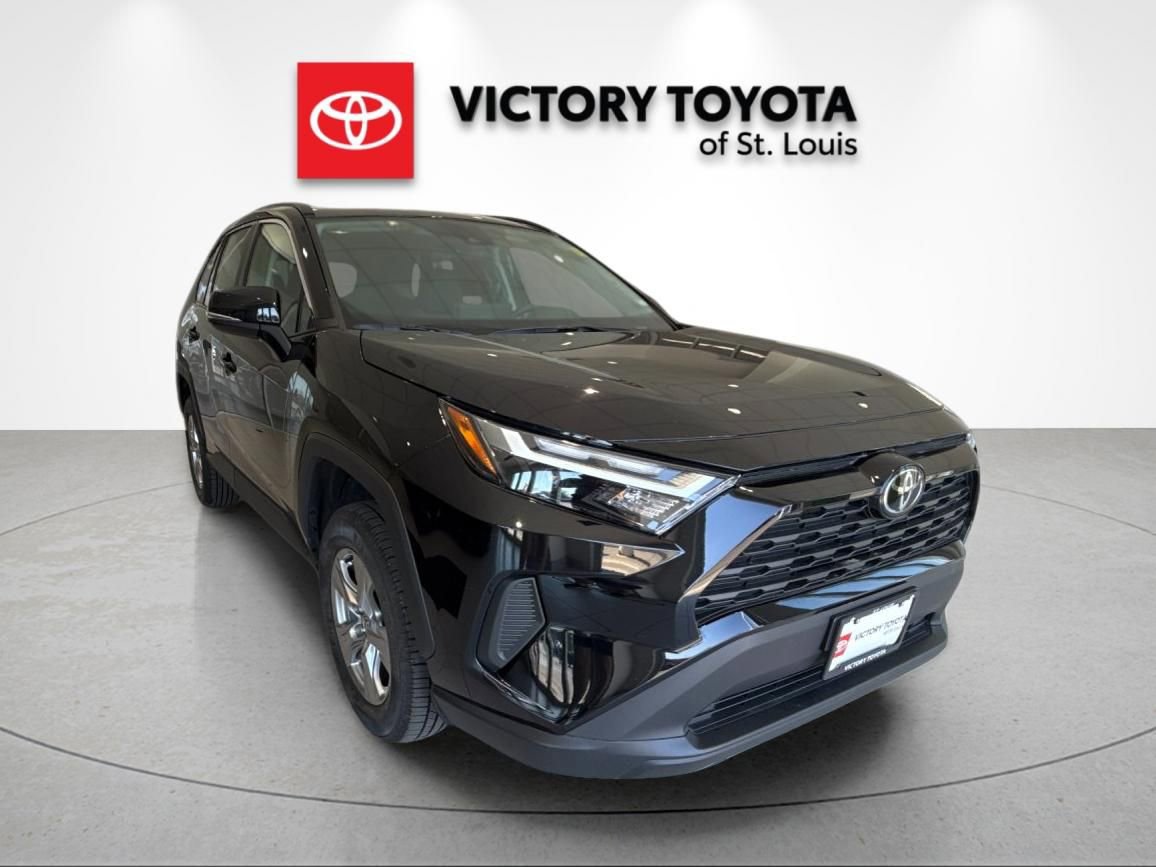 Used 2025 Toyota RAV4 XLE AWD/4WD image 1