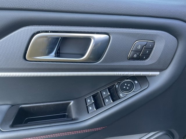 New 2026 Ford Explorer ST-Line w/ ST-Line Street Pack image 23