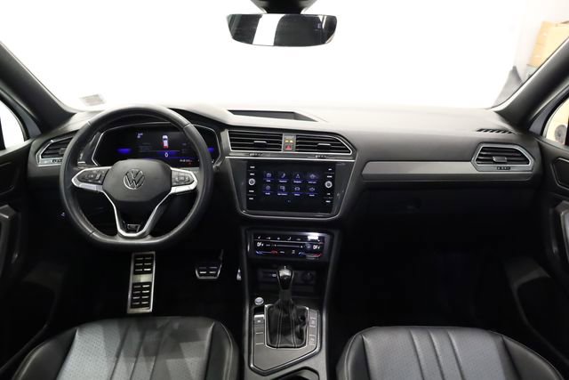 Used 2023 Volkswagen Tiguan SE R-Line image 16