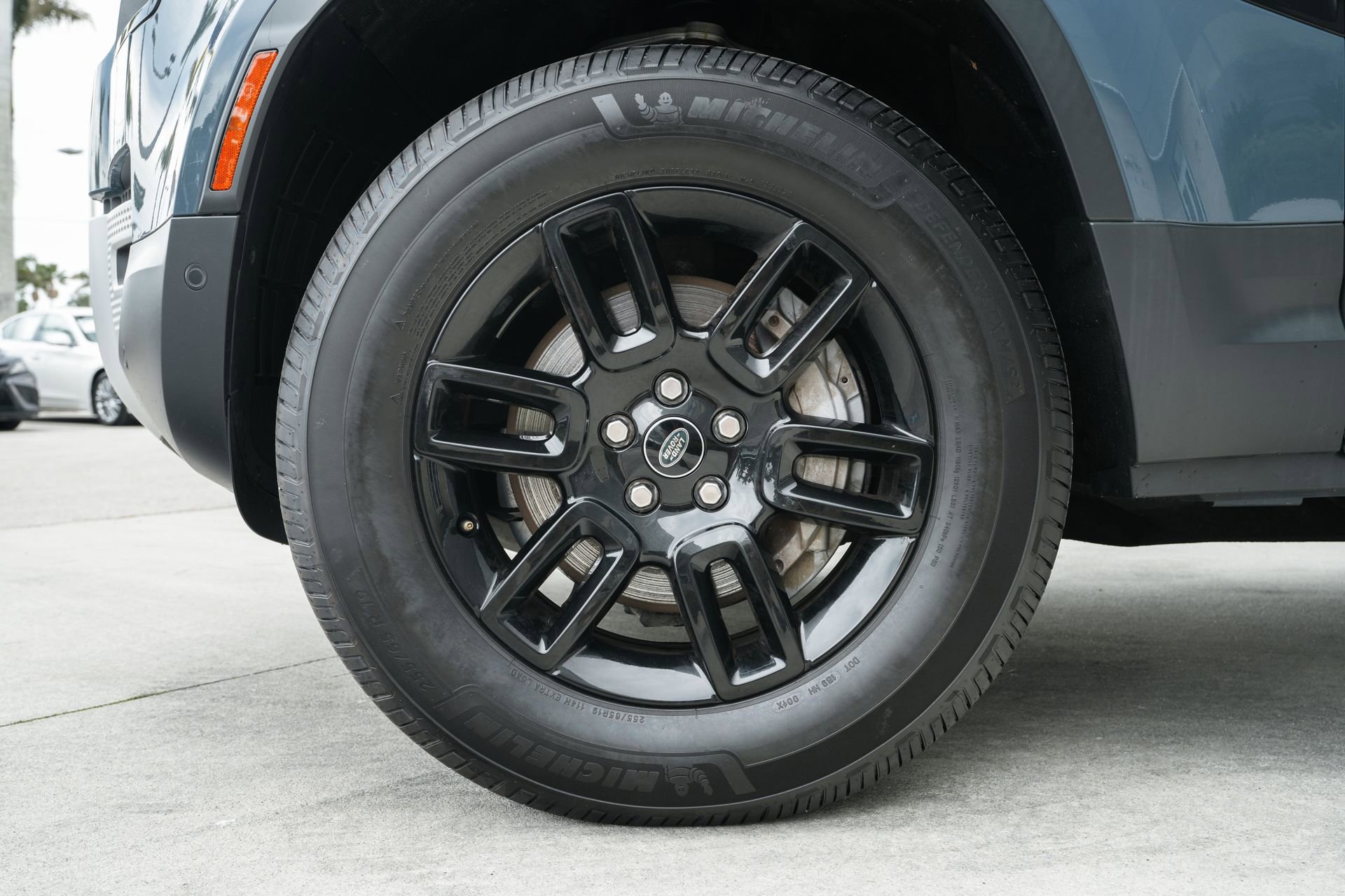 Used 2022 Land Rover Defender 110 SE image 30