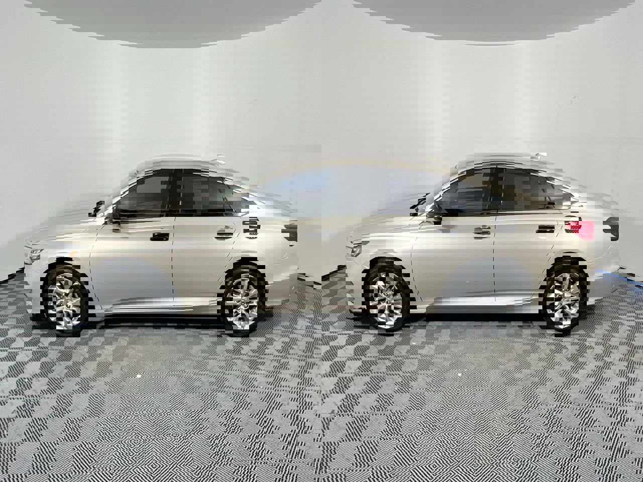 Used 2018 Honda Accord LX image 6