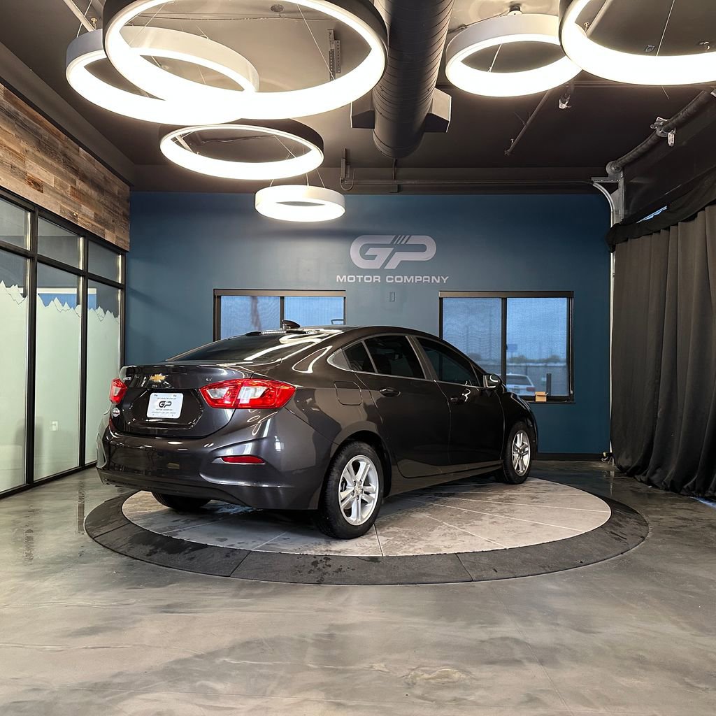 Used 2017 Chevrolet Cruze LT image 3