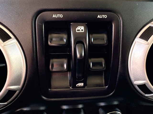 Used 2015 Jeep Wrangler Unlimited Sahara w/ Connectivity Group AWD/4WD image 24