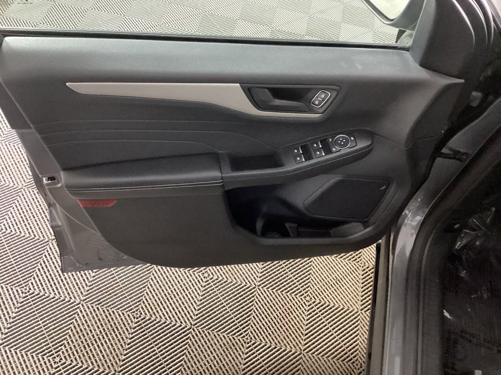 Used 2022 Ford Escape SE w/ Convenience Package image 16