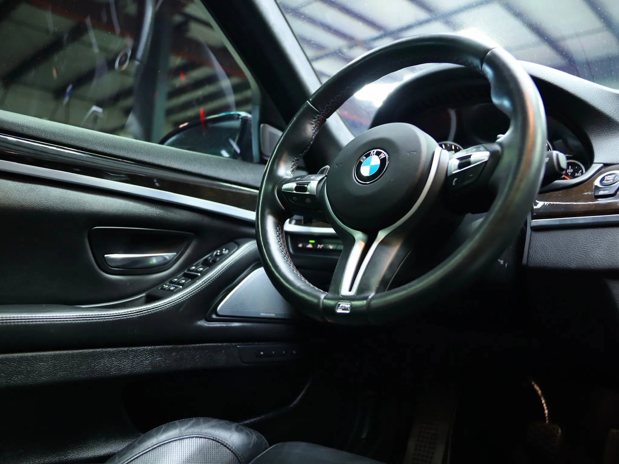 Used 2014 BMW M5 image 38