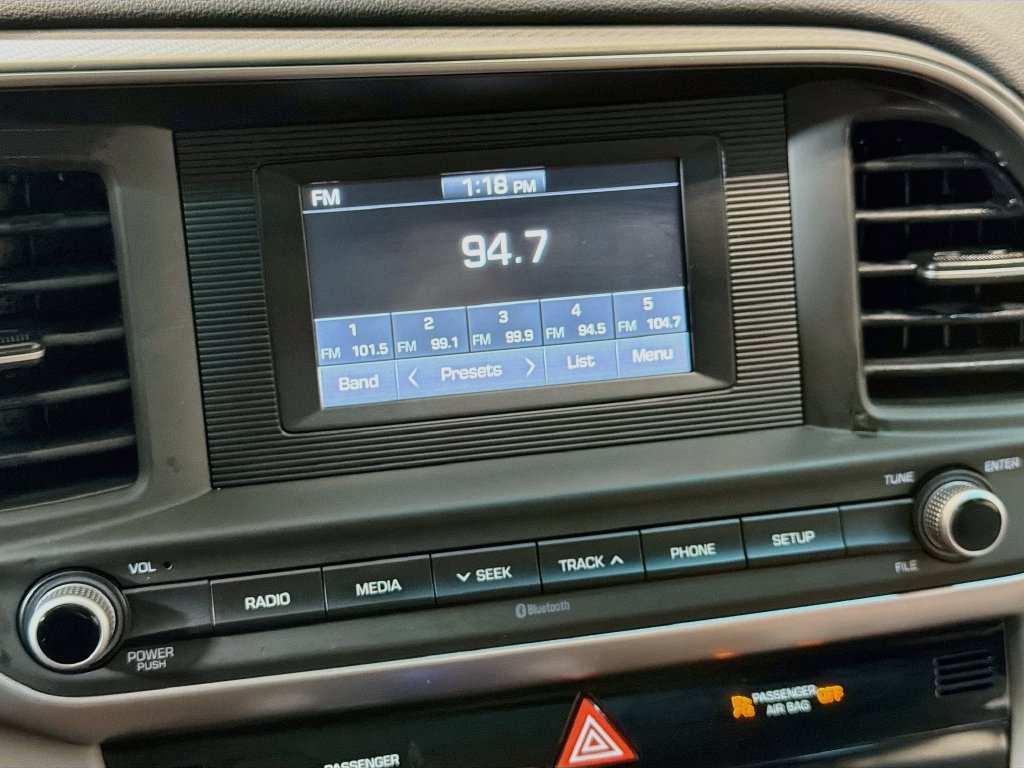 Used 2020 Hyundai Elantra SE FWD image 16