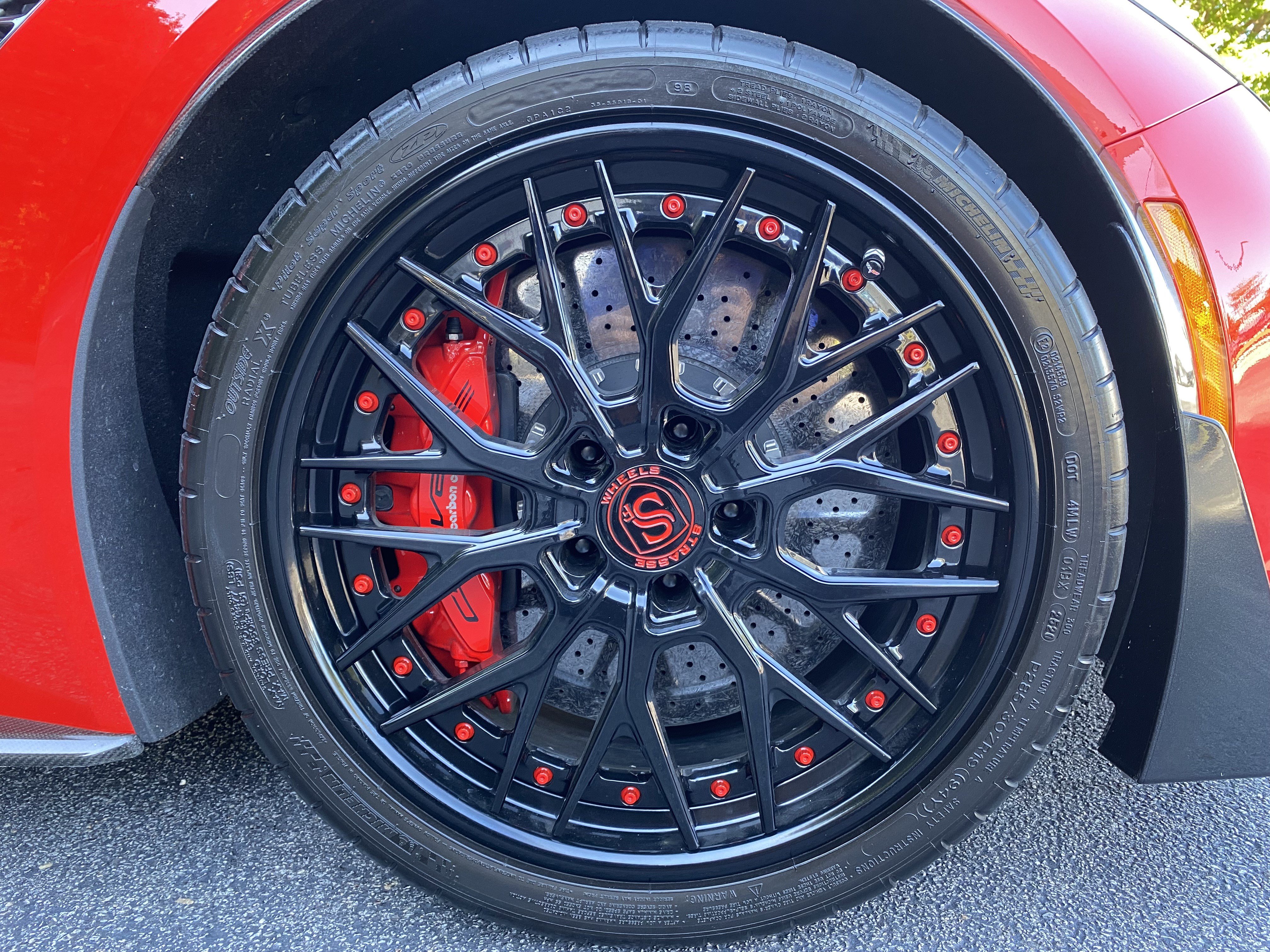 Used 2015 Chevrolet Corvette Z06 w/ 3LZ Preferred Equipment Group RWD image 12