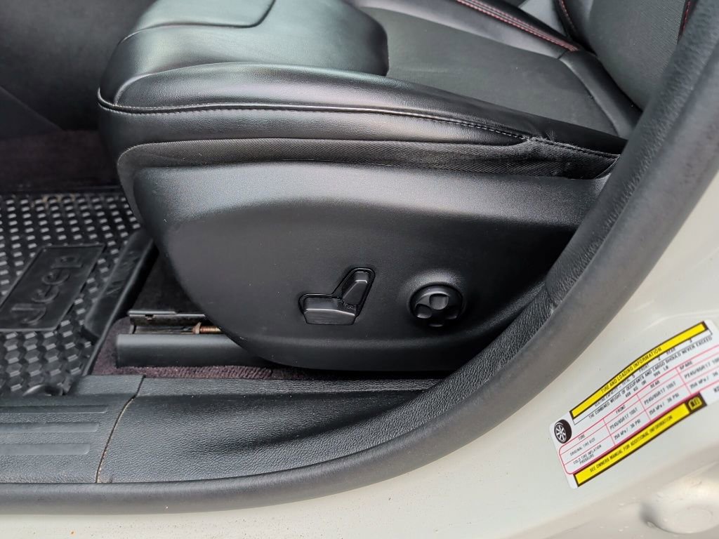 Used 2019 Jeep Cherokee Trailhawk w/ Cold Weather Group AWD/4WD image 30