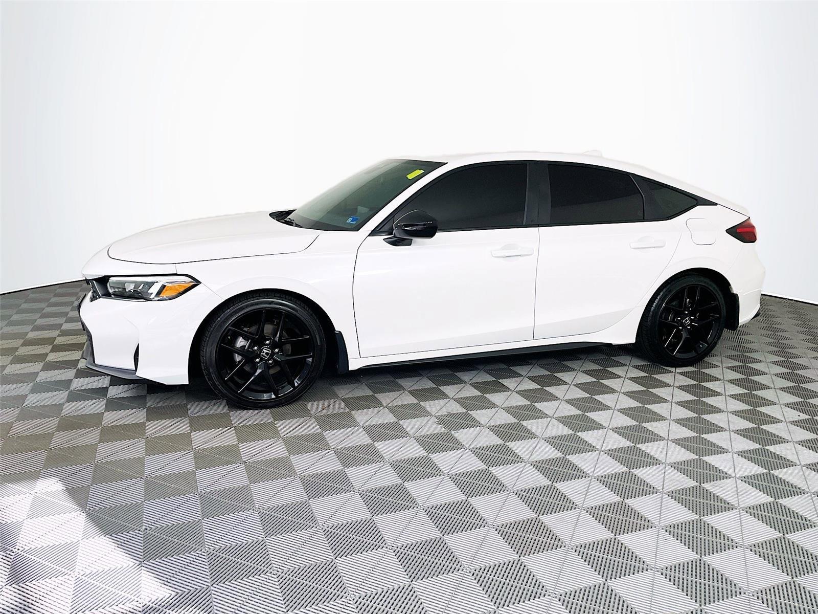 Used 2025 Honda Civic Sport image 4