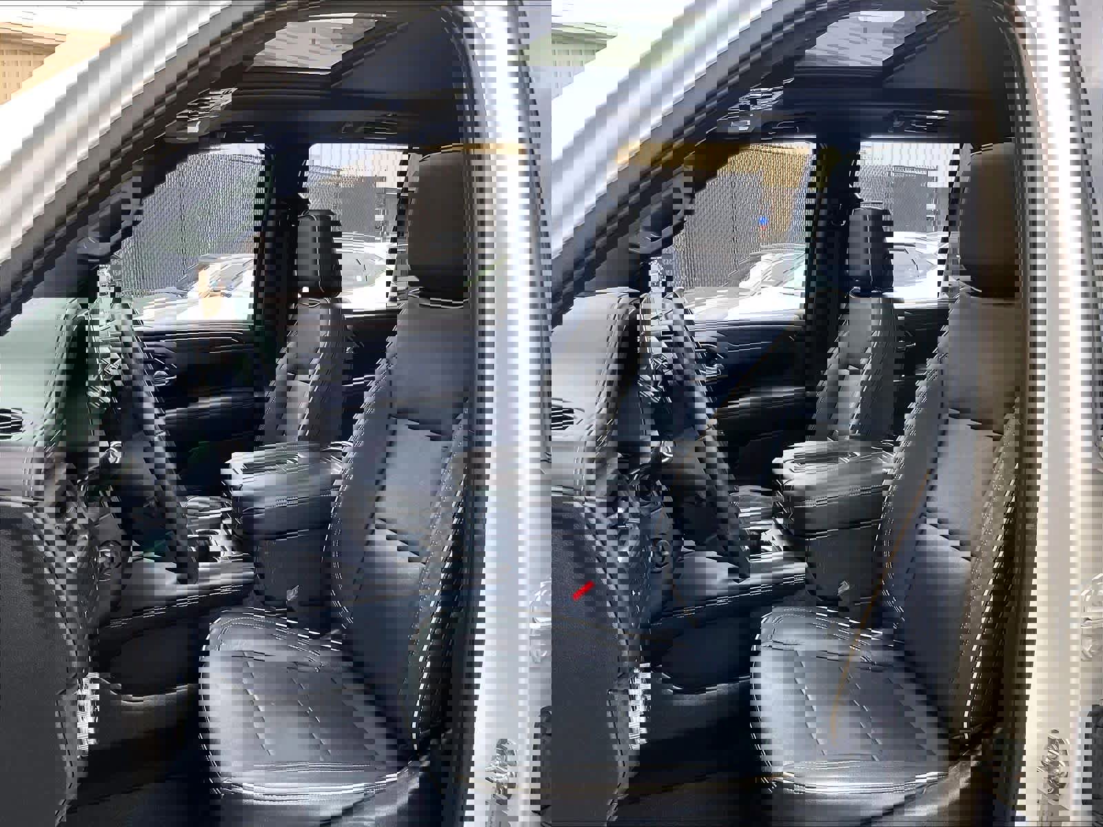 Used 2021 GMC Yukon SLT w/ SLT Premium Package image 10