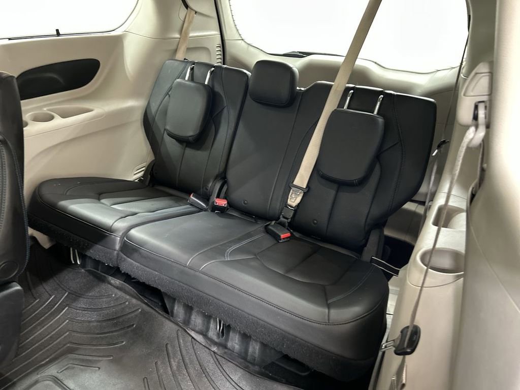 Used 2021 Chrysler Pacifica Touring-L image 20