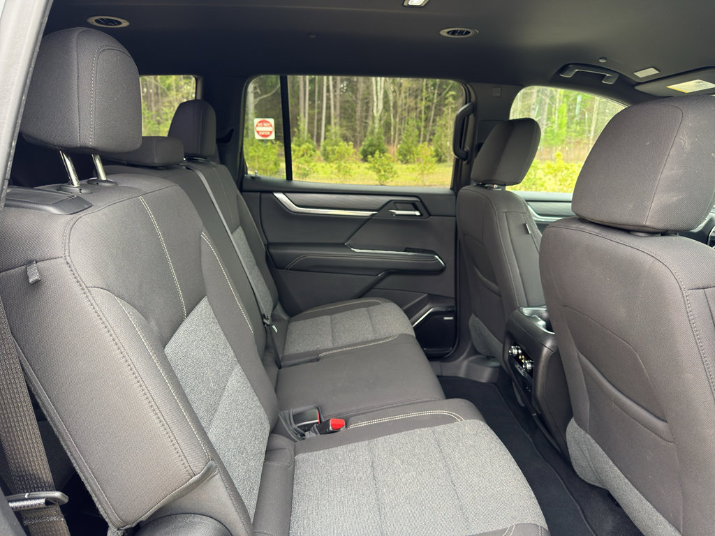 Used 2025 GMC Acadia Elevation image 17