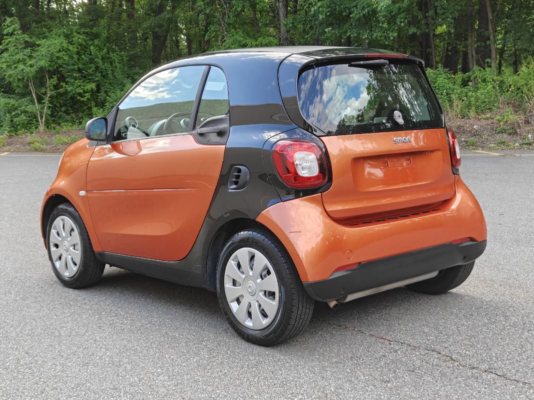 Used 2016 smart fortwo pure RWD image 6