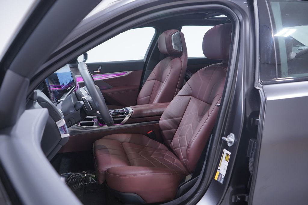 Used 2025 BMW i7 eDrive50 w/ M Sport Package image 7
