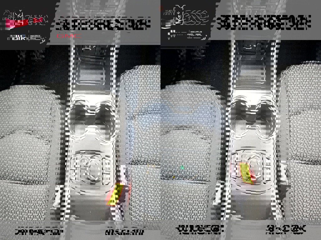 Used 2023 GMC Terrain SLE w/ Driver Convenience Package image 16