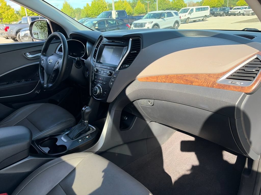 Used 2017 Hyundai Santa Fe AWD image 10