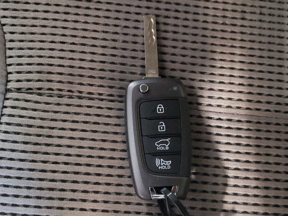 Used 2020 Hyundai Santa Fe SE image 32