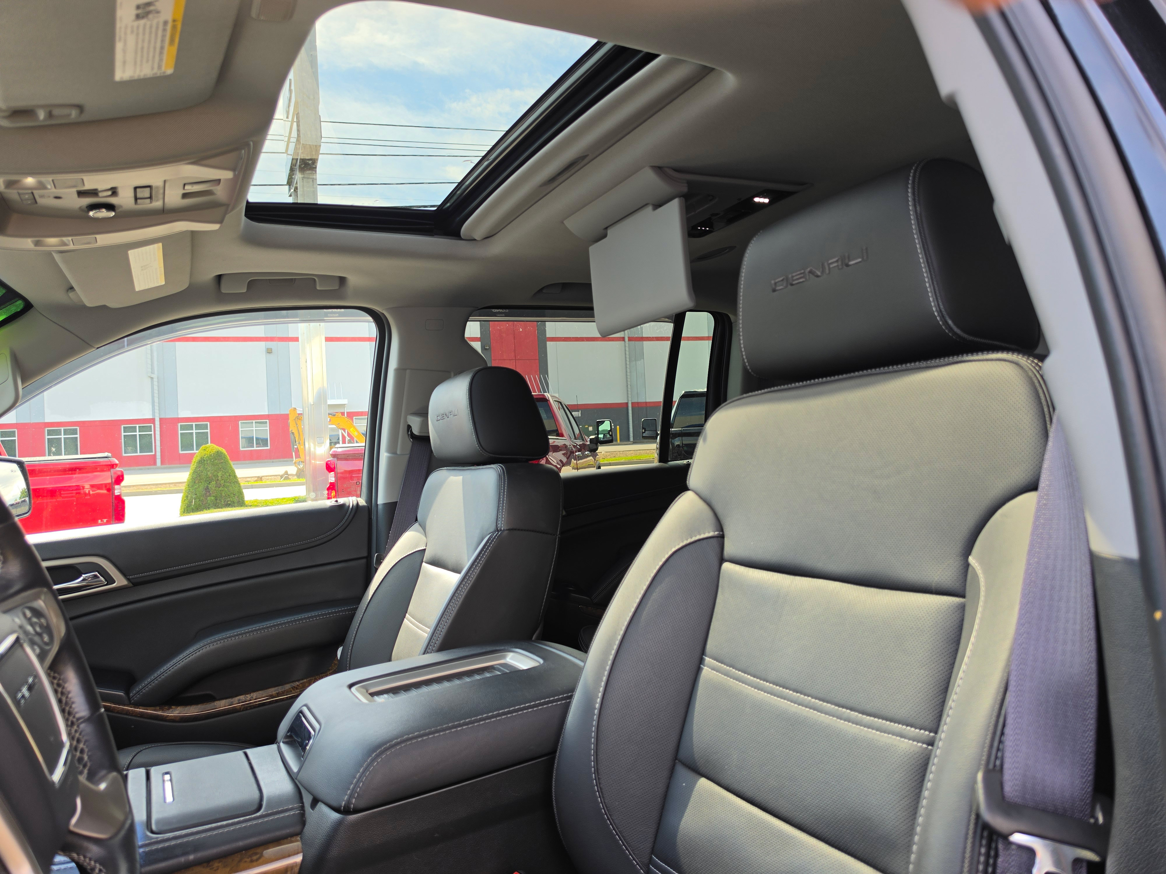 Used 2016 GMC Yukon XL Denali w/ Open Road Package AWD/4WD image 11