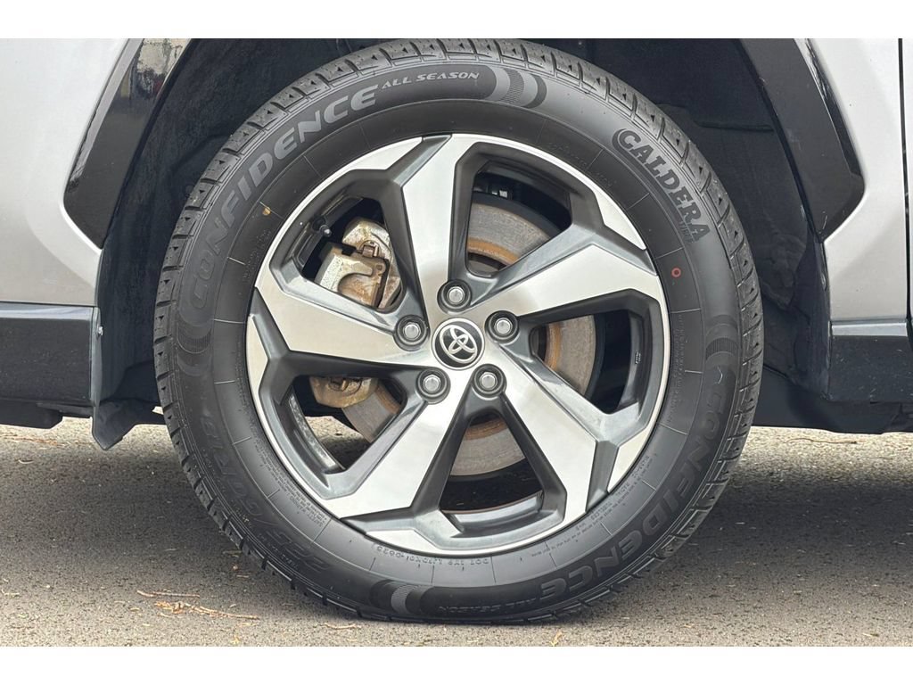 Used 2022 Toyota RAV4 SE w/ Weather & Moonroof Package AWD/4WD image 25