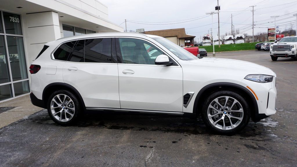 New 2026 BMW X5 xDrive50e AWD/4WD image 3