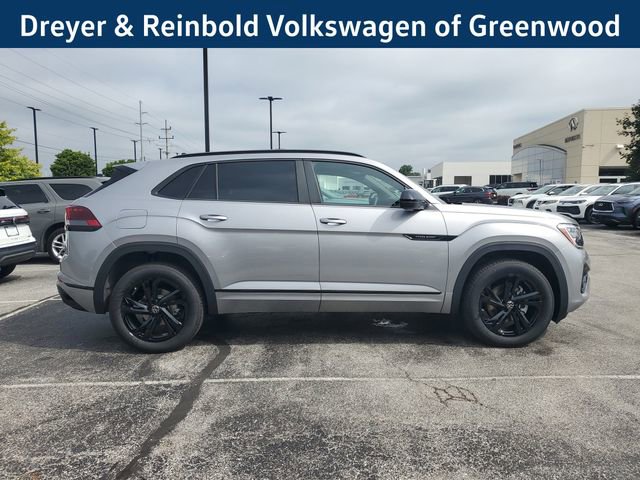 New 2025 Volkswagen Atlas Cross Sport SEL R-Line image 2