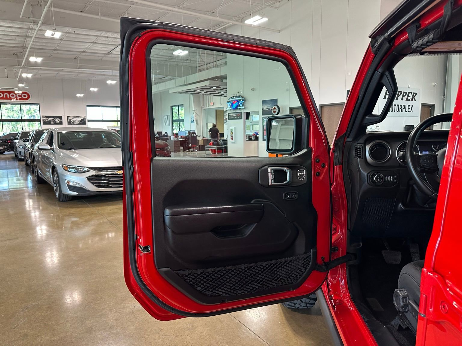 Used 2021 Jeep Gladiator Willys image 10