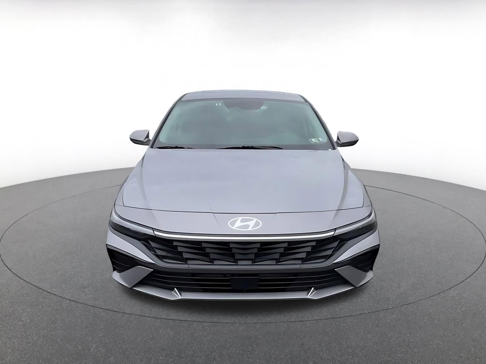 Used 2025 Hyundai Elantra SEL image 3