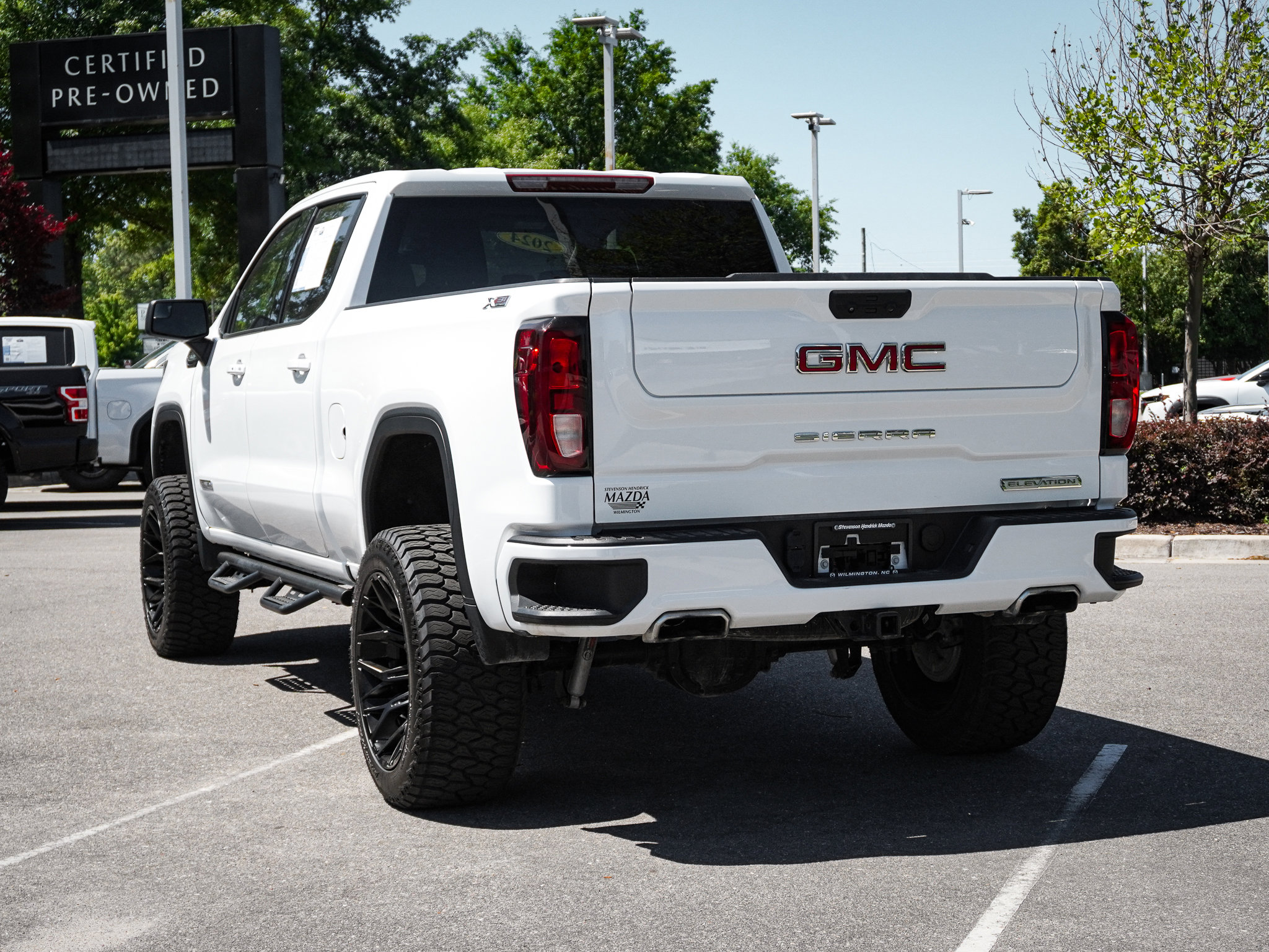 Used 2024 GMC Sierra 1500 Elevation w/ X31 Off-Road Package AWD/4WD image 7