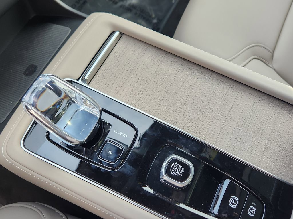 New 2026 Volvo XC90 T8 Plus w/ Protection Package Premier image 10