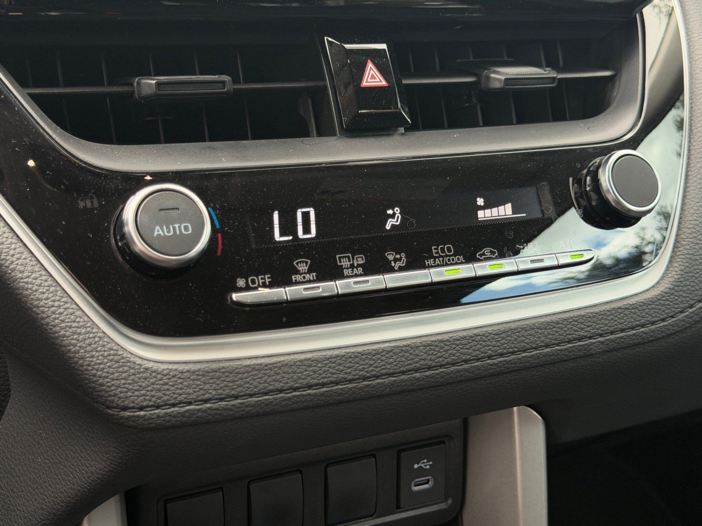Used 2025 Toyota Corolla Cross LE FWD image 18