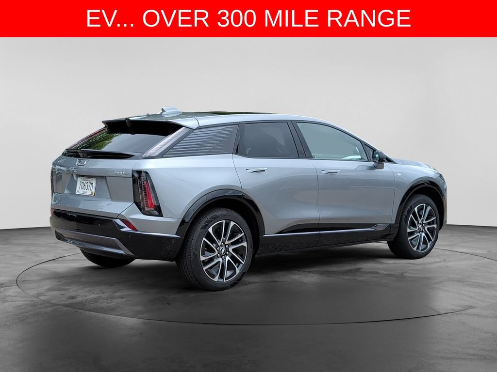 Used 2025 Cadillac Optiq Sport 2 w/ LPO, Floor Liner Package AWD/4WD image 7