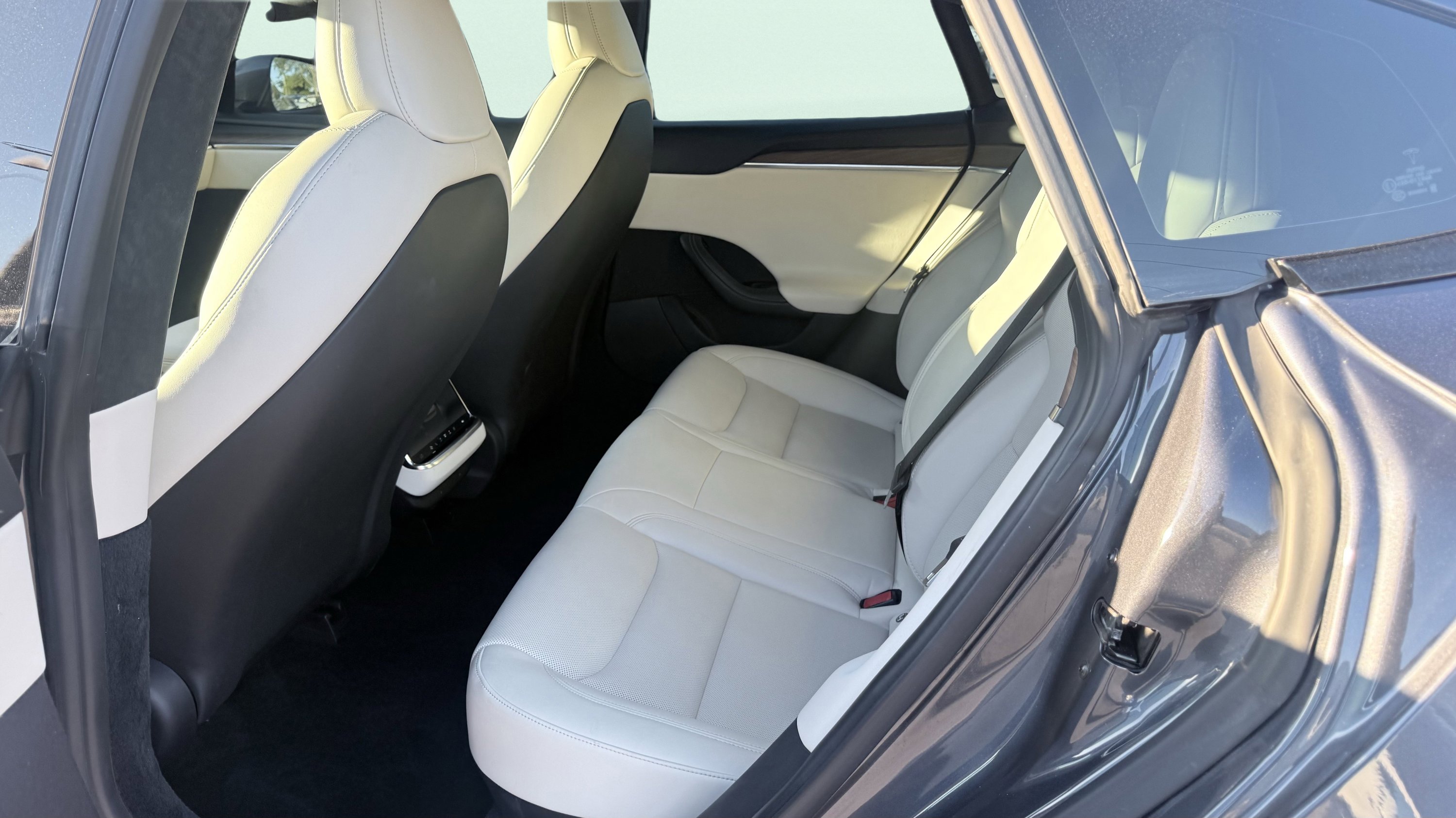 Used 2023 Tesla Model S image 30