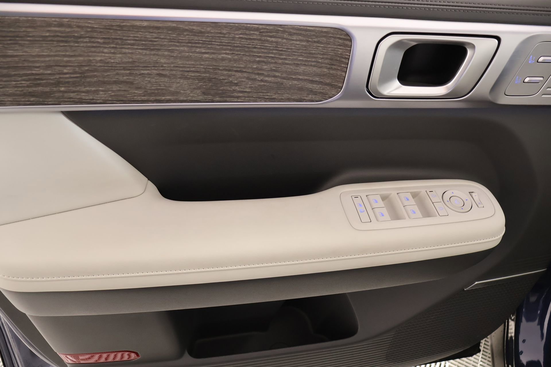 Used 2025 Hyundai Santa Fe Calligraphy image 17