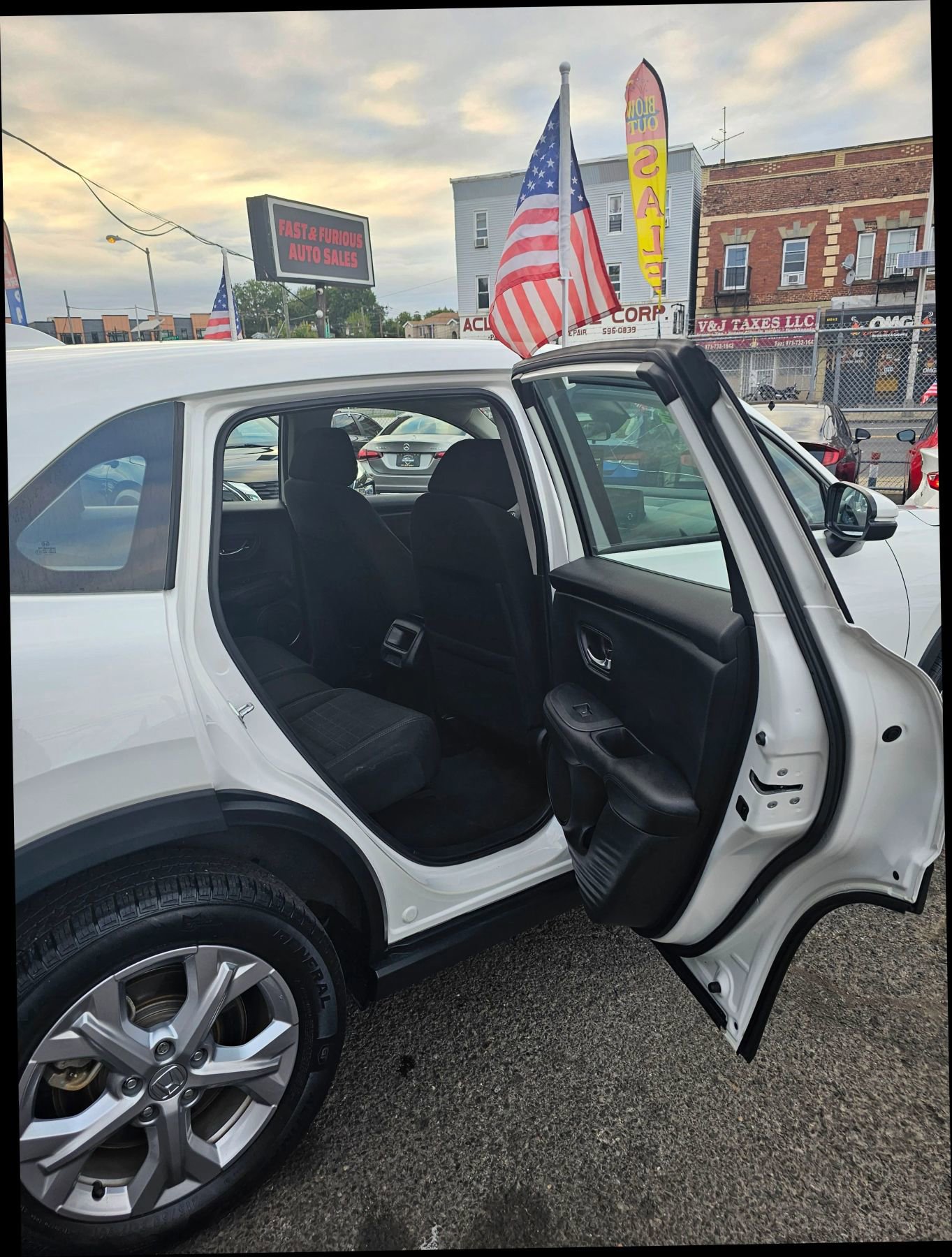 Used 2023 Honda HR-V LX image 10