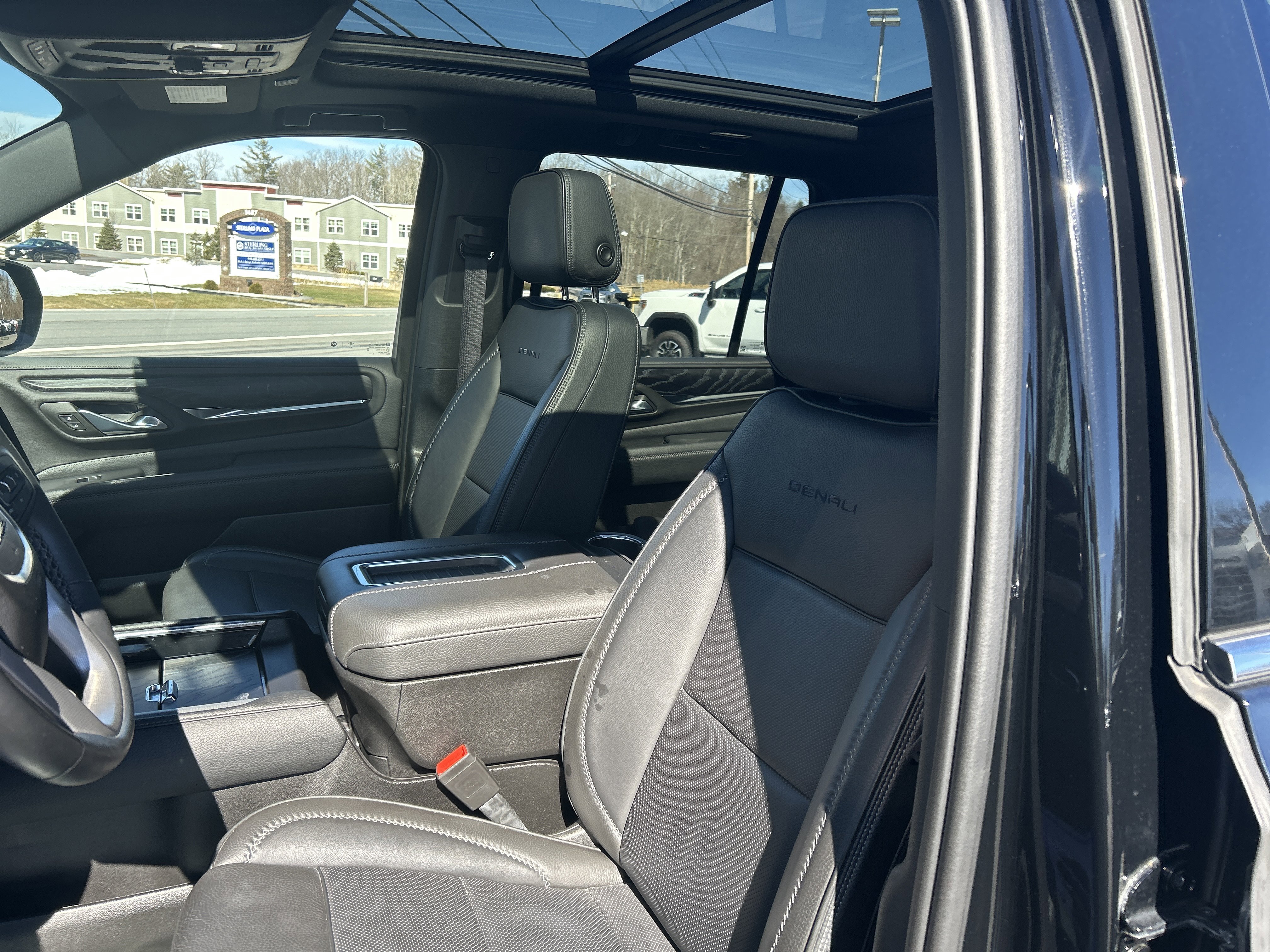 Used 2023 GMC Yukon Denali image 14