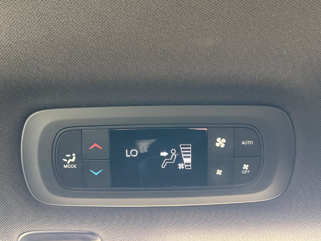Used 2025 Chrysler Pacifica Limited FWD image 39