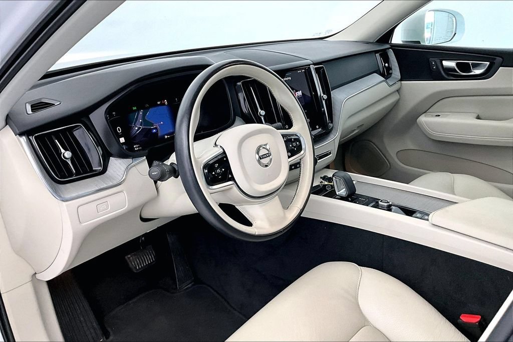 Used 2023 Volvo XC60 B5 Plus AWD/4WD image 15