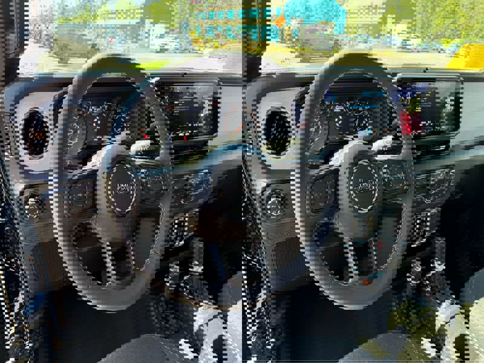 Used 2025 Jeep Gladiator Sport image 13