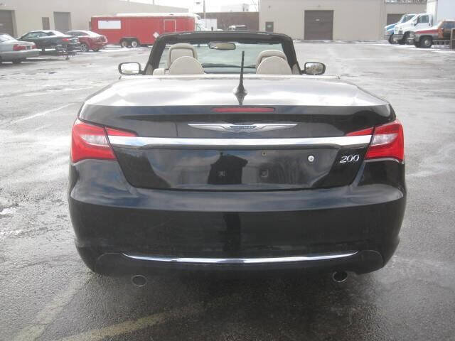 Used 2011 Chrysler 200 Limited image 6