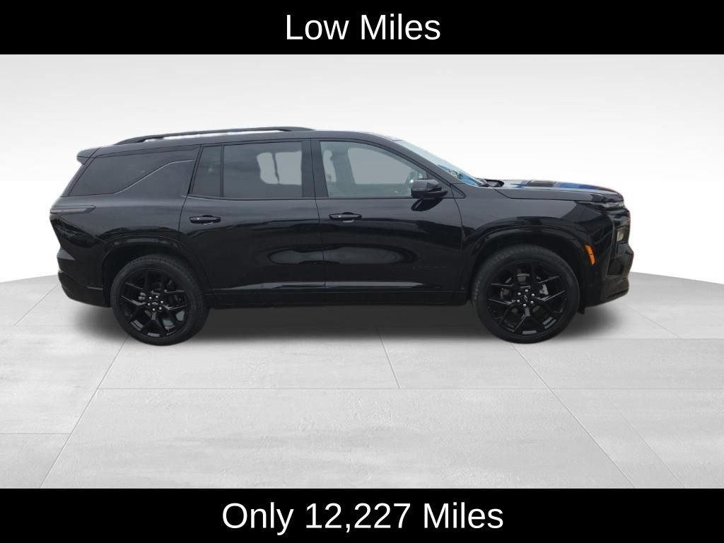 Used 2025 Chevrolet Traverse RS w/ LPO, Floor Liner Package AWD/4WD image 2
