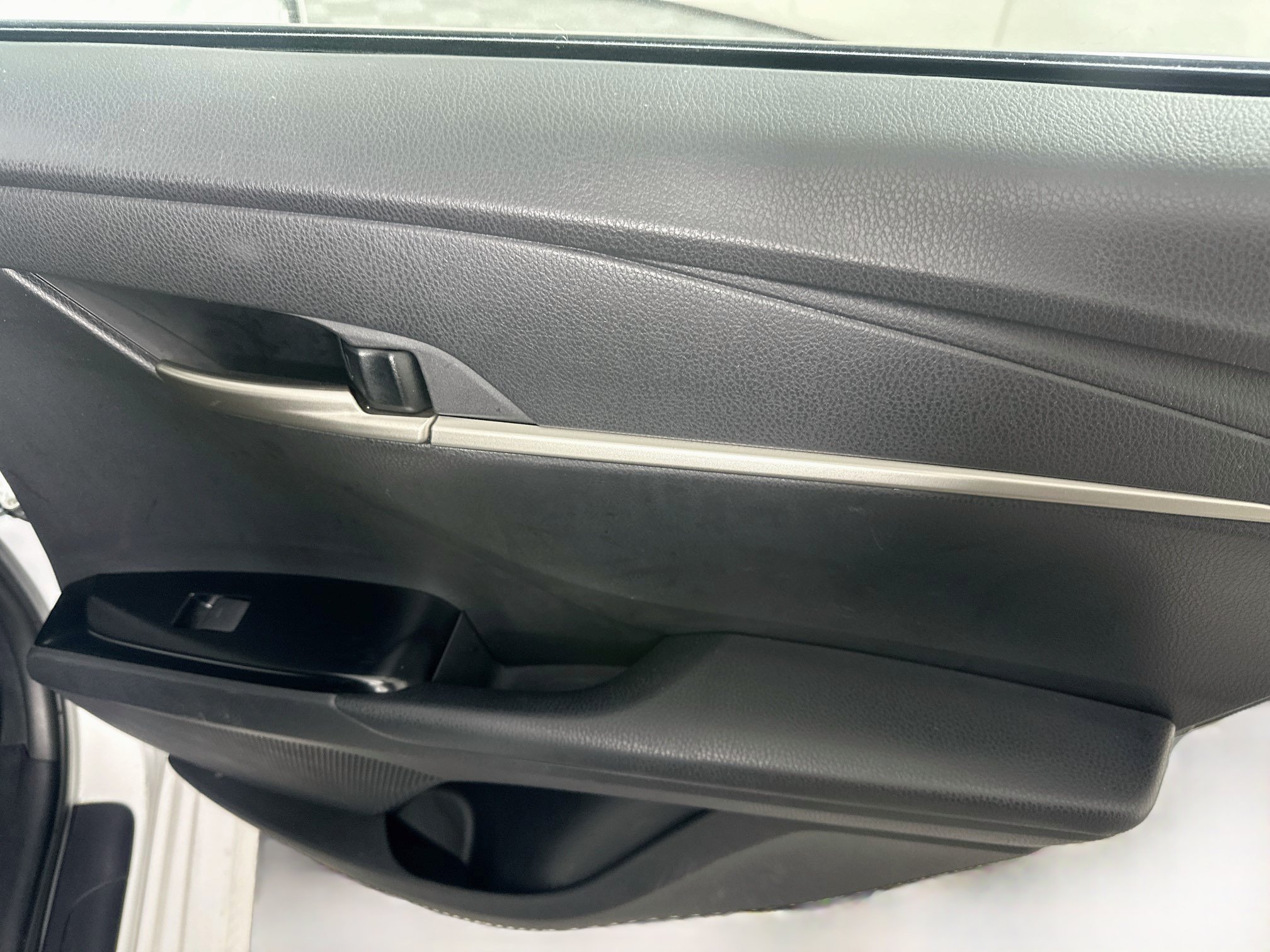 Used 2025 Toyota Camry LE FWD image 27