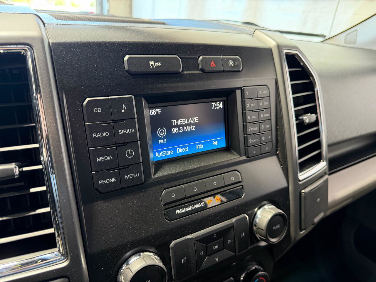 Used 2016 Ford F150 XLT AWD/4WD image 31