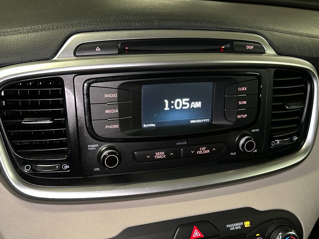 Used 2017 Kia Sorento LX image 25