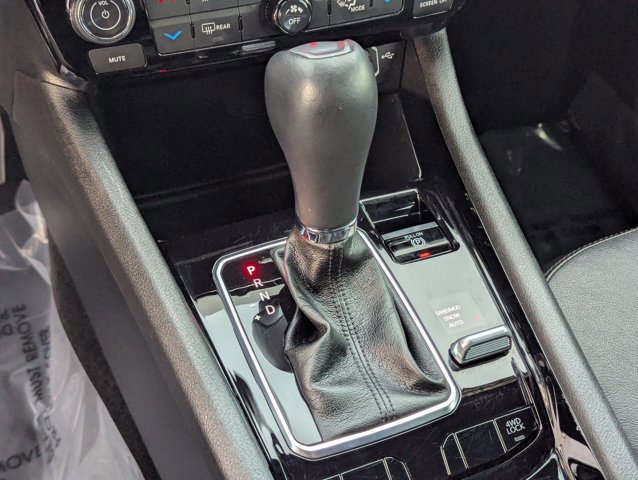 Used 2023 Jeep Compass Limited image 12