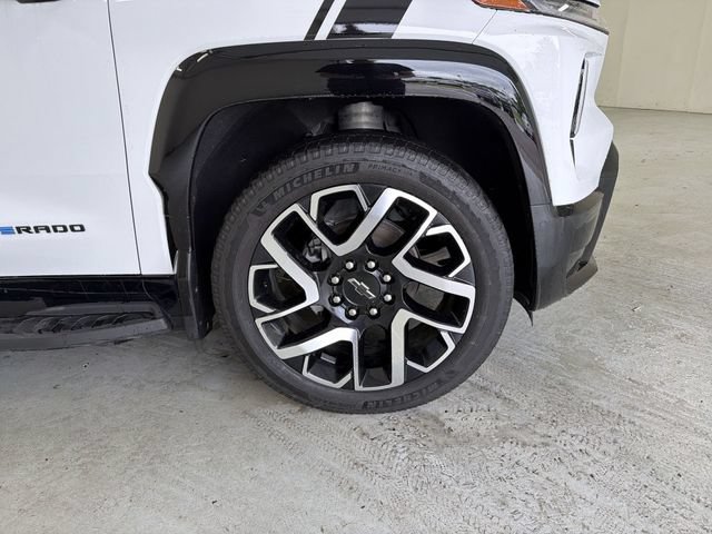 Certified 2025 Chevrolet Silverado EV RST AWD/4WD image 14