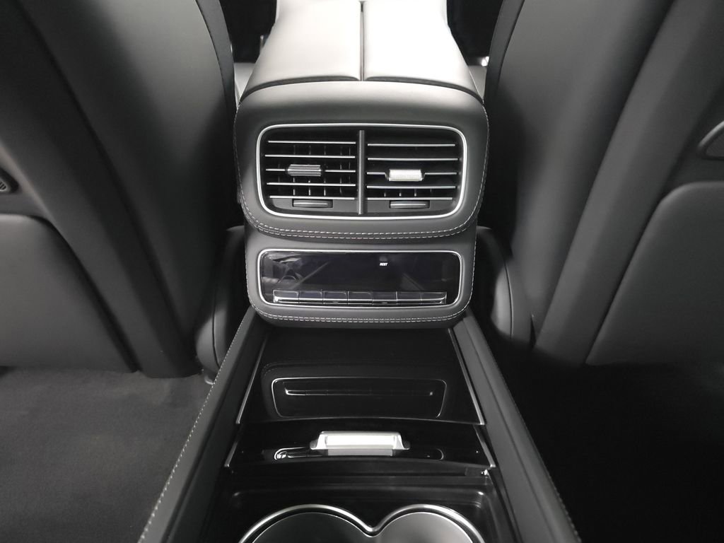 Used 2025 Mercedes-Benz Maybach GLS 600 4MATIC image 31