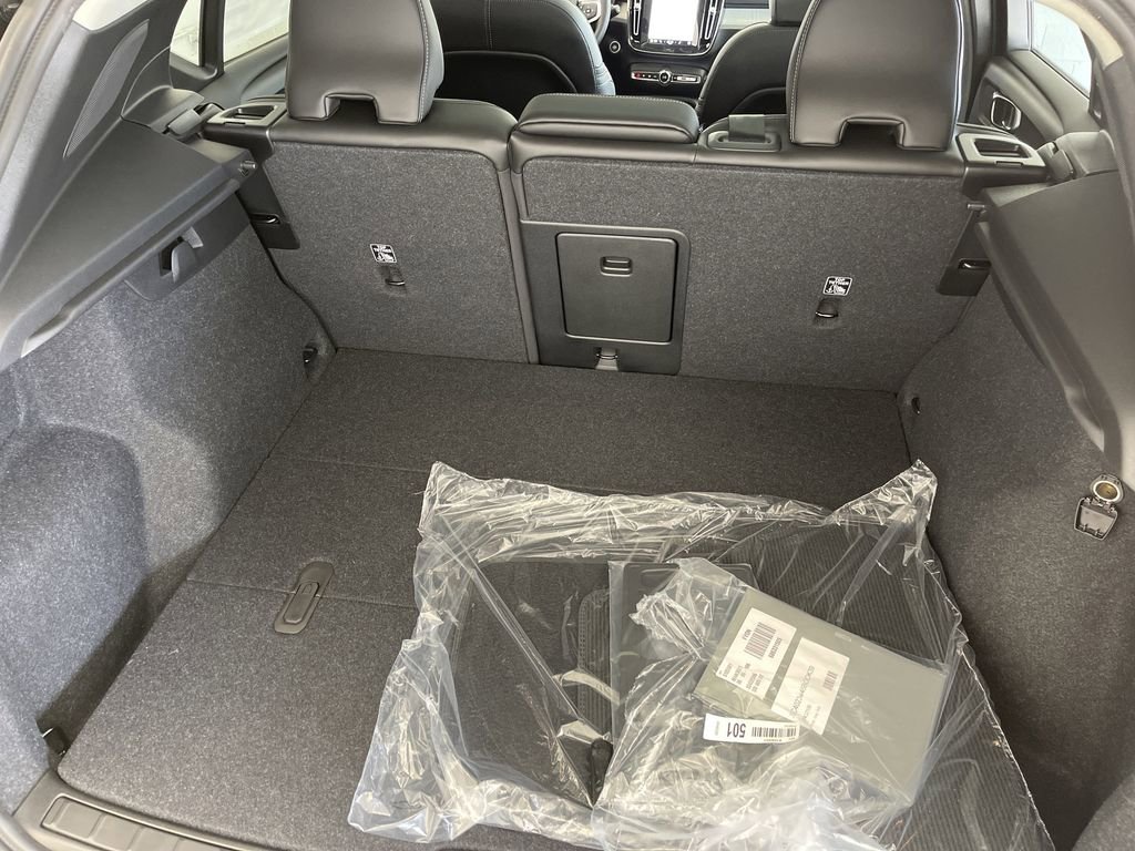 Used 2024 Volvo XC40 B5 Ultimate image 5