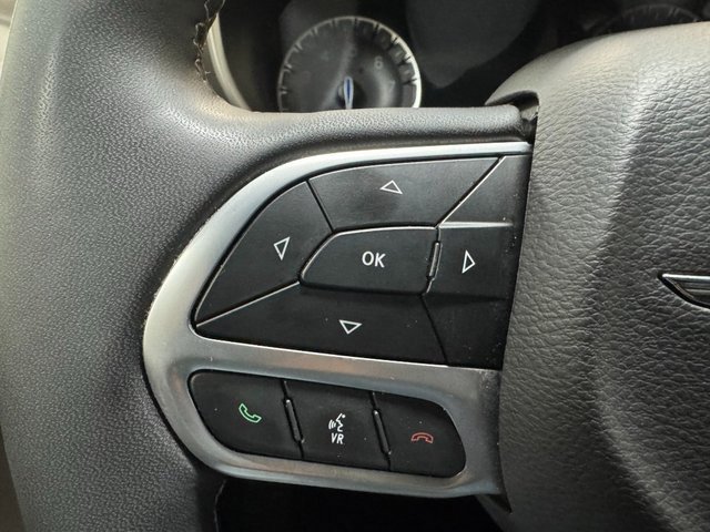 Used 2024 Chrysler Pacifica Touring-L image 17